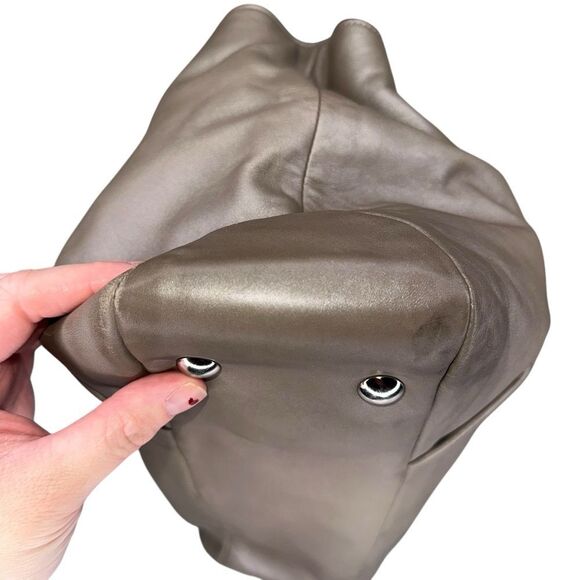 |EUC| COACH Soho Buckle Taupe Leather Hobo Handbag - August 2012 - Picture 4 of 10